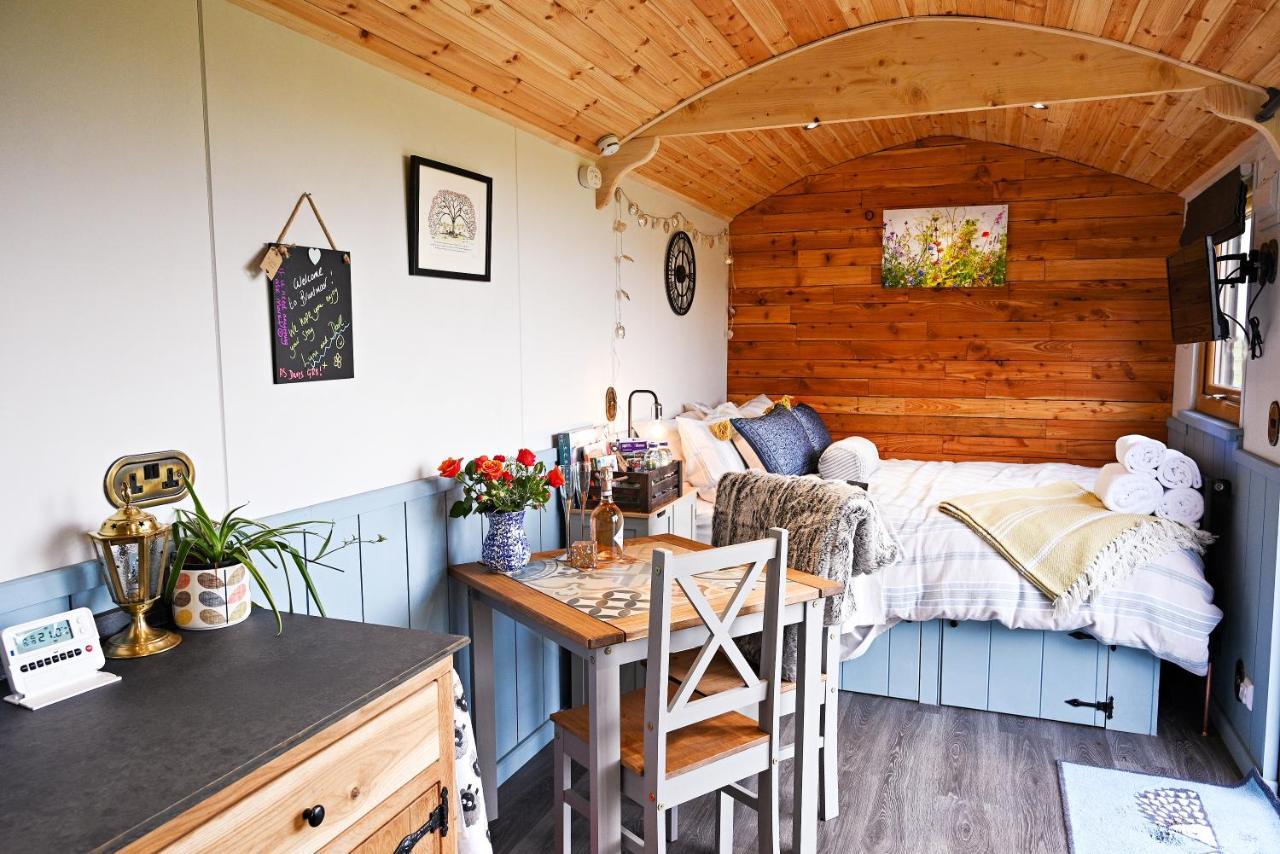 Luxury Shepherd Hut In The Peak District Bakewell Exterior photo