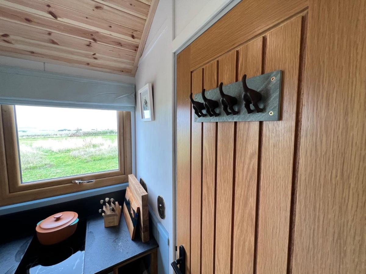 Luxury Shepherd Hut In The Peak District Bakewell Exterior photo