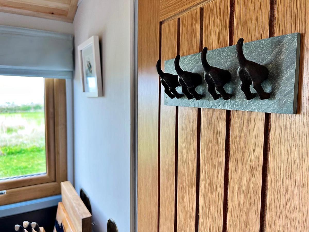 Luxury Shepherd Hut In The Peak District Bakewell Exterior photo