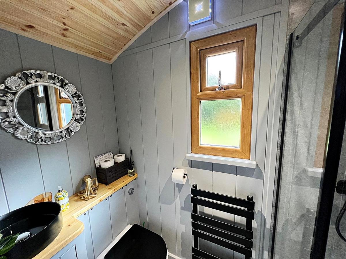Luxury Shepherd Hut In The Peak District Bakewell Exterior photo
