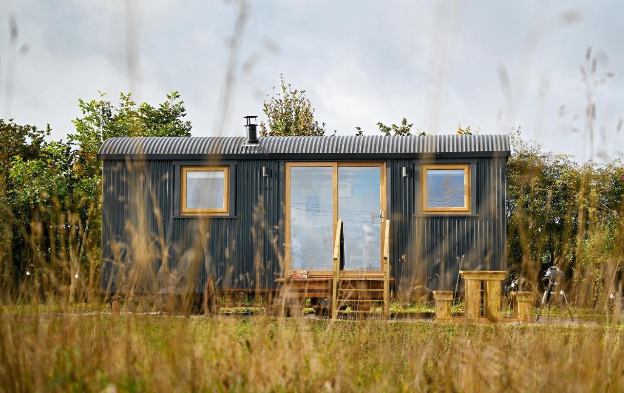 Luxury Shepherd Hut In The Peak District Bakewell Exterior photo