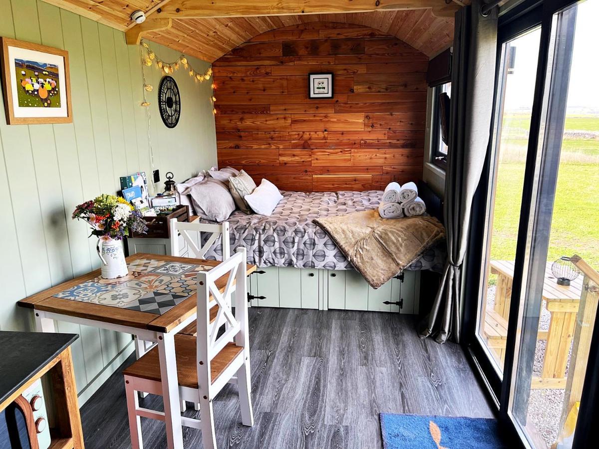 Luxury Shepherd Hut In The Peak District Bakewell Exterior photo