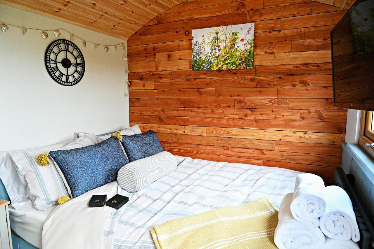 Luxury Shepherd Hut In The Peak District Bakewell Exterior photo