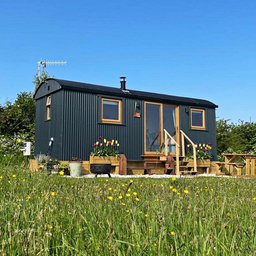 Luxury Shepherd Hut In The Peak District Bakewell Exterior photo