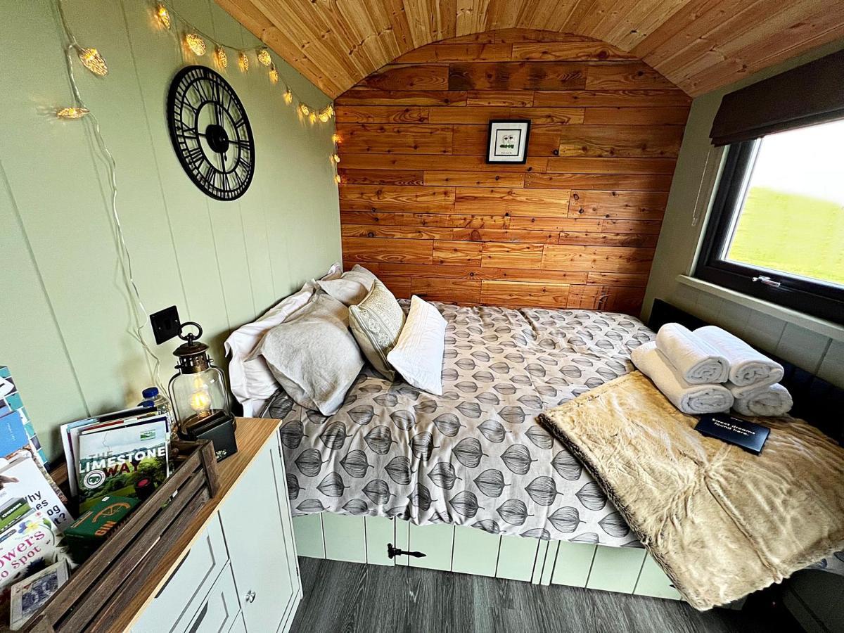 Luxury Shepherd Hut In The Peak District Bakewell Exterior photo