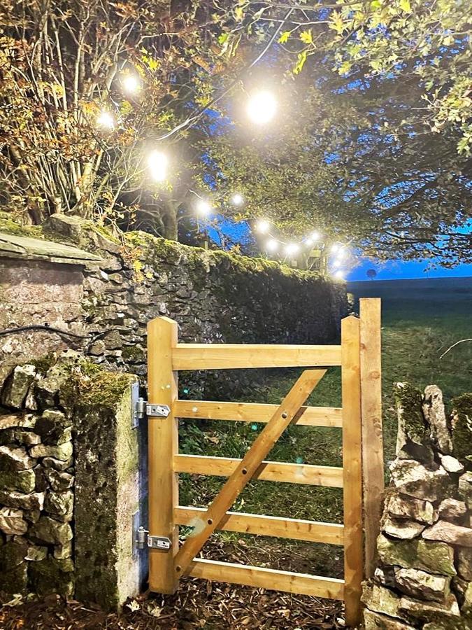 Luxury Shepherd Hut In The Peak District Bakewell Exterior photo