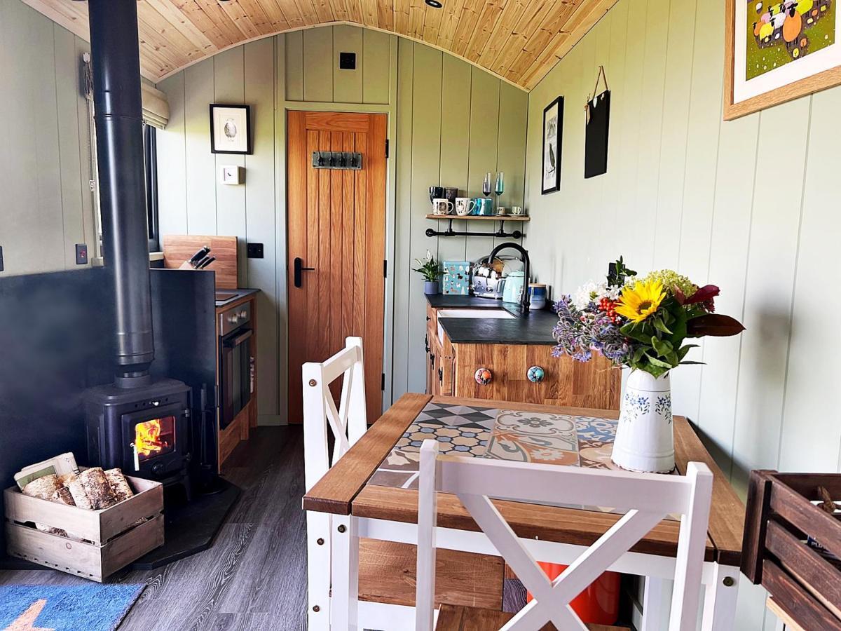Luxury Shepherd Hut In The Peak District Bakewell Exterior photo