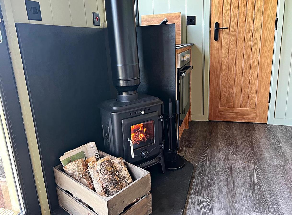 Luxury Shepherd Hut In The Peak District Bakewell Exterior photo