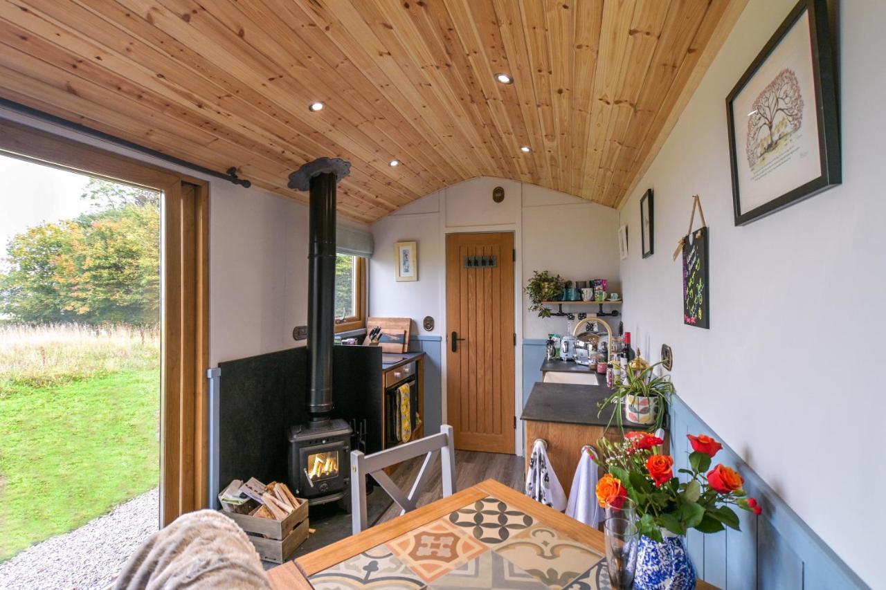 Luxury Shepherd Hut In The Peak District Bakewell Exterior photo