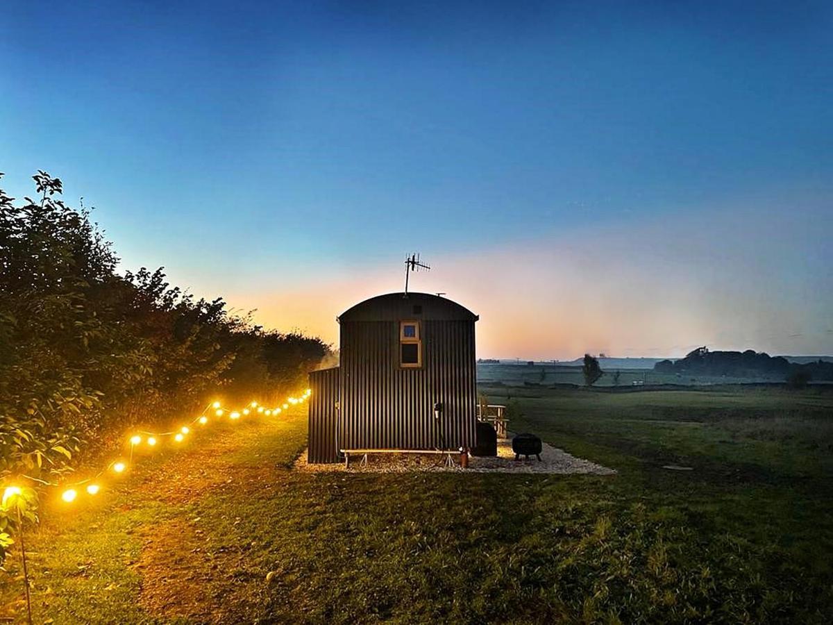Luxury Shepherd Hut In The Peak District Bakewell Exterior photo