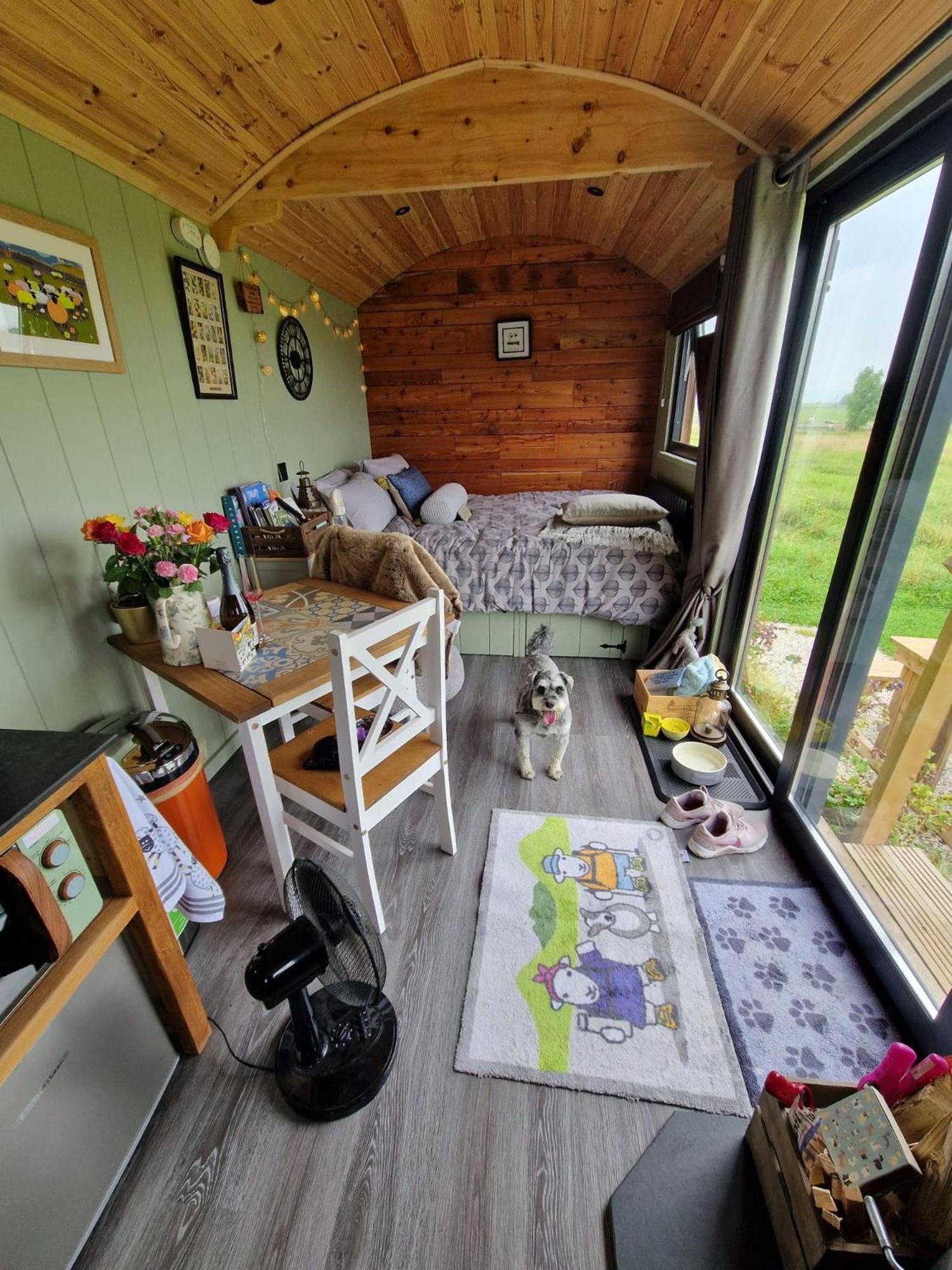 Luxury Shepherd Hut In The Peak District Bakewell Exterior photo