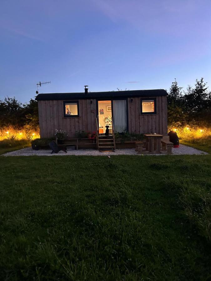 Luxury Shepherd Hut In The Peak District Bakewell Exterior photo