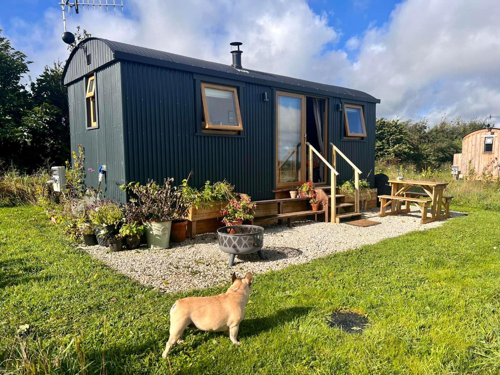 Luxury Shepherd Hut In The Peak District Bakewell Exterior photo
